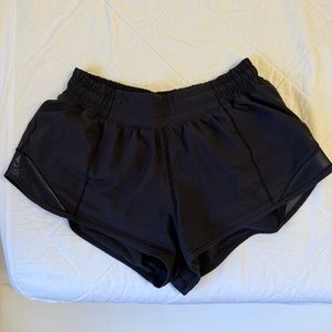 black lululemon shorts